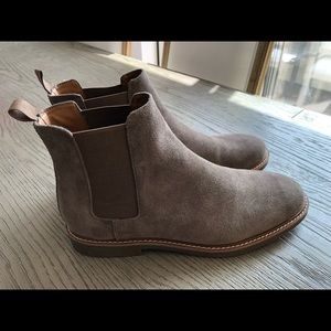 Brand new Steve Madden Chelsea Boots Taupe color